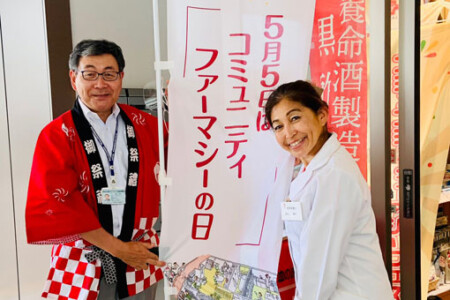 JACP理事もはっぴをまといフェスタを告知