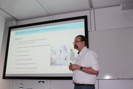 ハイデルベルク大学薬学部での講義