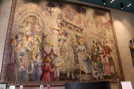 フランス軍に占領された時、建物に番号が振られ4711と書かれた。それが店舗の名前になった。